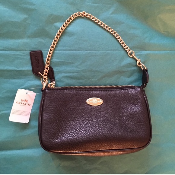 Coach Handbags - NWT Coach leather purse